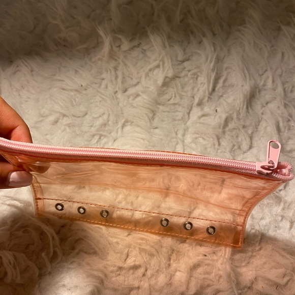 🤍Pink Translucent pencil case - Picture 2 of 3
